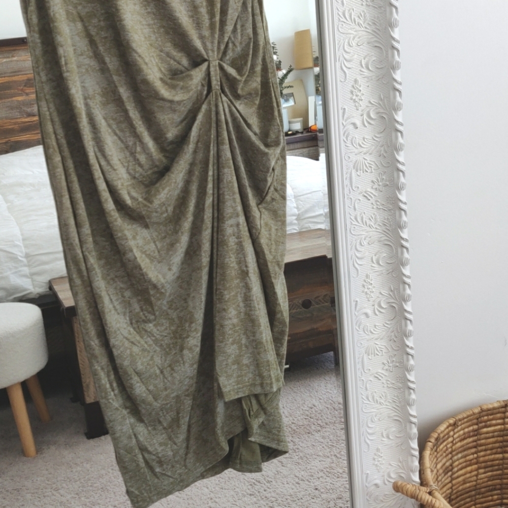 🆕 Draped knit boutique dress - Picture 9 of 11